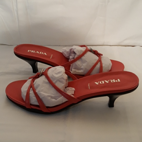 New!  Prada Pink leather w/ buckle strappy sandals - Picture 2 of 10